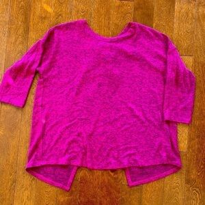 Bobeau dark pink/red heathered top with open back. Size small nwt